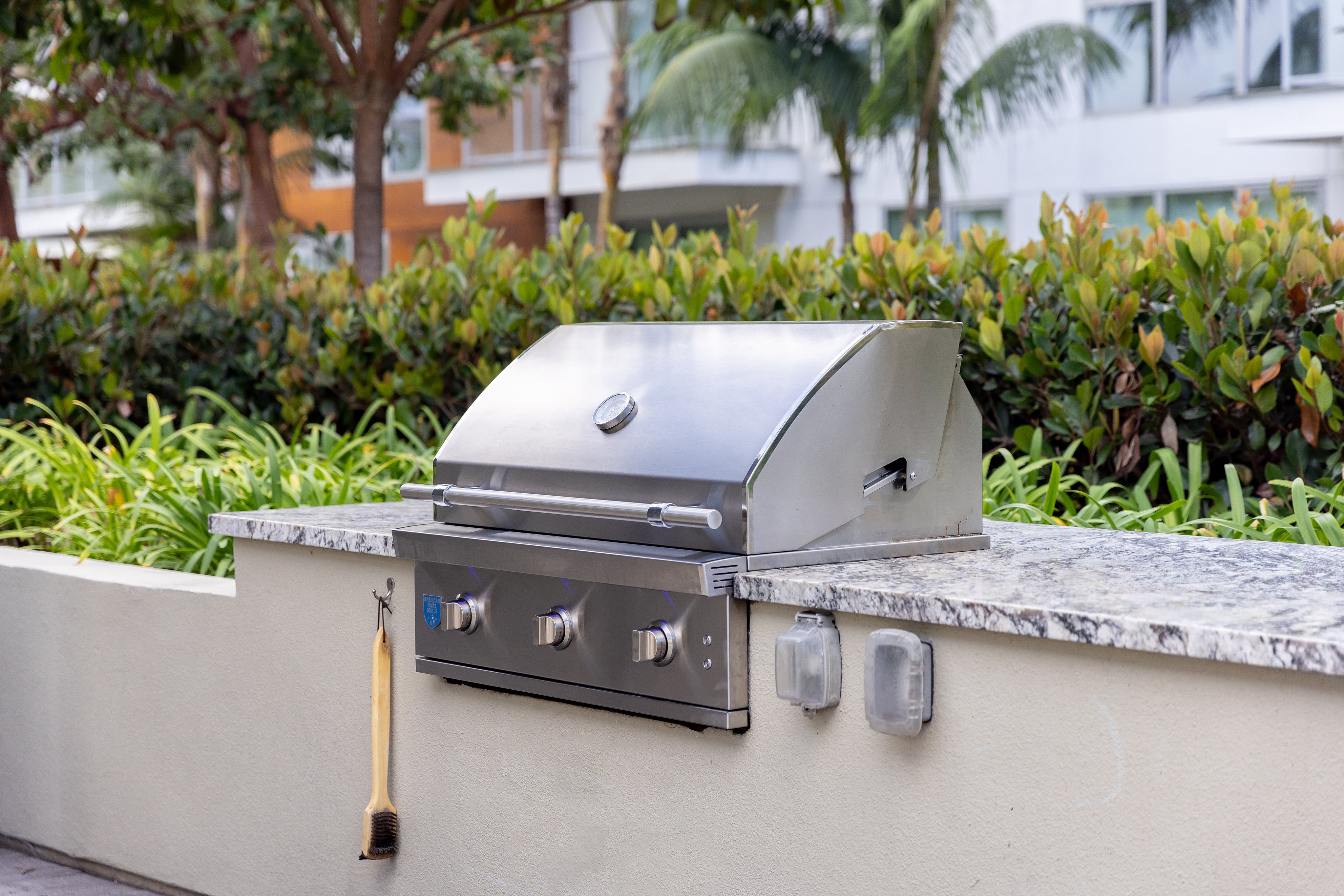 American Made Grills – Atlas 36″ Built-In Outdoor Grill with Briquette Trays – Stainless Steel